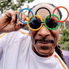 Snoop lights the Olympic Blunt...