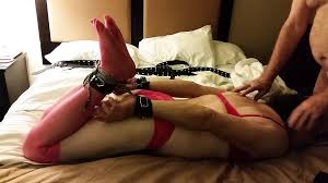 Marktheweakling Hogtied to Give Head: Gay Porn