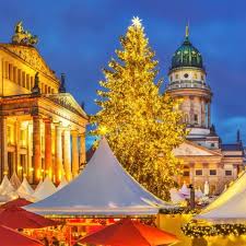 Set during new year's eve in new york city, this movie follows several people and how the day affects them. Christmas New Years Eve In Berlin
