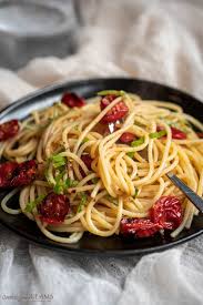 Spaghetti aglio, olio e peperoncino tempo di preparazione totale: Spaghetti Aglio Olio E Peperoncino With Roasted Cherry Tomatoes Cooking My Dreams