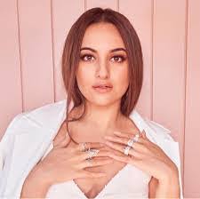 Kenneth Deodat's Instagram, Twitter & Facebook