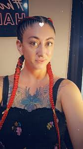 My daughter don't know what she want done to her head now who doing large  knotless