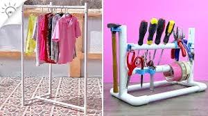 Cara ini cukup praktis, namun tentu membutuhkan tempat tersendiri yang cukup luas di luar rumah, karena 1 meter tali biasanya hanya cukup menampung 4 potong baju. Membuat Jemuran Baju Sekaligus Tempat Gantungan Dari Bahan Pipa Plastik