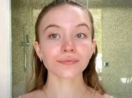 Peso Pluma finalizando su concierto la noche de ayer en el palacio de los  deportes en CDMX teniendo un SOLD OUT