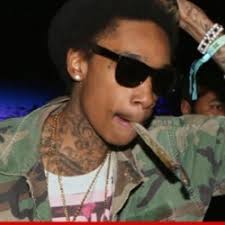 Listen to Wiz Khalifa- Ziploc (WeedMix) by raidersrd in Slapz playlist  online for free