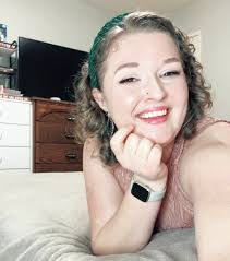 Kelsey Hare's Instagram, Twitter & Facebook