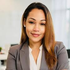 What app can i use to create a Christmas portrait of my family. I can't get  my face to match