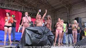 hot girls immer Bock zu ficken nackt in der abate von iowa biker-Rallye in  diesem Jahr - Kostenlos im großen Archiv von Pornos ansehen | OyOh