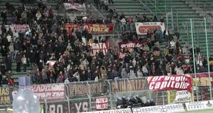 Un suo mancato impiego contro la triestina, dopo le ultime due panchine, sarebbe la prova di come il giocatore classe '94 sia in uscita, anche se per ora non decollano le piste monaco e roma. Incontri Di Calcio Tra Roma E Triestina