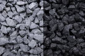 Nass Ist Der Basalt Schwarz Trocken Eher Anthrazit Es Ist Das Dunkelste Material In Unserem Sortiment Zudem Hat Es Eine T In 2020 Natursteine Steine Haus Und Garten