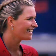 Lauren Halton's Instagram, Twitter & Facebook