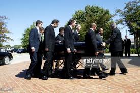 Johnny Cash S Casket Is Carried At The Funeral For Country Music Legend Johnny Cash At The Hendersonville First Johnny Cash Country Music Country Music Artists