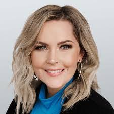 Lesley Winfield's Instagram, Twitter & Facebook