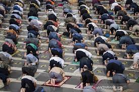 Dari syeikh abdul aziz bin baaz, ada tiga doa yang sebaiknya tak dilewatkan dalam sujud. 3 Amalan Doa Saat Sujud Terakhir Ketika Shalat Yang Sering Dilupakan Mantra Sukabumi