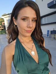 How much can be the price of a digital illustration? I've done 40€ for  image. Too much? Too Little? I know it depends from the draw and the artist  but... There's an