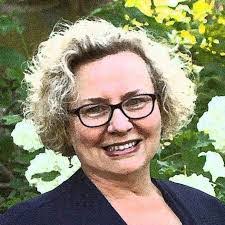 Heidi Ash's Instagram, Twitter & Facebook