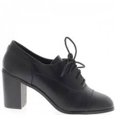 Craquez pour les nouvelles collections ugg, bensimon, converse, new balance, geox, kickers et bien d'autres encore. Richelieus Femme Grande Taille Noires A Talon De 9 Cm Aspect Cuir Avec Lacets Chaussmoi