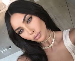 Diamonté quiava valentin harper (born july 2, 1993), known professionally as saweetie (/səˈwiːti/), is an american rapper and songwriter. Kim Kardashian Zeigt Ihre Hautkrankheit Helal Gossip