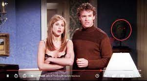 La chica consentida de los 90. Friends Fans Notice Something Creepy About Rachel S Dress Episode