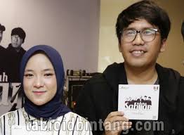 Jadi aku lagi bikin status di second acc, ternyata dibalas sama sepupunya ka anisa rahman, eks sabyan. Txd Meuxhjrhkm