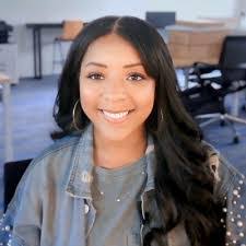 Samantha Shenk's Instagram, Twitter & Facebook