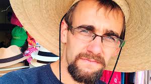 El extraño caso del estadounidense conservador y conspiracionista de  COVID-19 en México