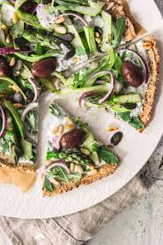 Quinoa Pizza Mit Grunem Spargel Der Genialste Gesunde Pizzateig Rezept Gesunde Pizza Gemuse Rezepte Gesund Spargel Pizza