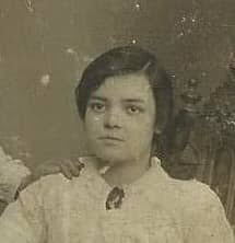 Who is the lady in the photo with Isabella Thompson, possibly Jane Nugent  Ward from Garngadhill?