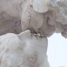 Black And White Kissing Aesthetic Love Statue Kiss Aesthetic Blackandwhite Black And White Tumblr Scultura Arte Sculture Artistiche Arte Del Bacio