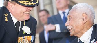 Het is zaterdag de nederlandse veteranendag. De Witte Anjer Symbool Van Onze Dappere Veteranen Max Vandaag