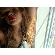 Kim Penrose's Instagram, Twitter & Facebook