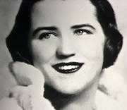 Joan Hammond's Instagram, Twitter & Facebook