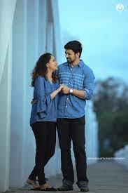 Picturesque Outdoor Couple Portraits We Love Photo Poses For Couples Romantic Photoshoot Couple Picture Poses