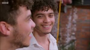 Identical twins explore quitting smoking through acupuncture and CBT