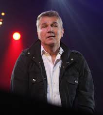 Pe lângă calităţile vocale apreciate de toată lumea, dan dan bittman, în vârstă de 53 de ani, a făcut dezvăluiri incendiare în cadrul unui interviu. Dan Bittman DistracÈ›ie In Club Cu Fosta IubitÄƒ RadiazÄƒ LangÄƒ Tania Budi Libertatea