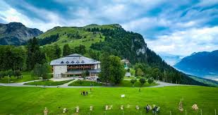 The mountain village of stoos is located at 1,300 meters above sea level in the heart of central switzerland and offers you a fantastic view of the region around lake lucerne. Herbstmorgen Auf Dem Stoos