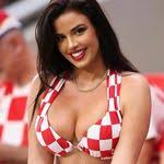 Knoll odlučila 'predahnuti' od navijanja: Uskočila u mini bikini i pokazala  savršenu pozadinu...