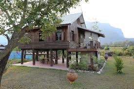 Pin De Nathan Bristol Em Thai Style Palafita Projetos De Casas Pequenas Escada De Madeira Rustica
