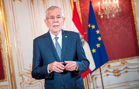 Alexander van der bellen is an austrian politician and economist. Van Der Bellen Will Hilfe Auch Fur Sudliche Nachbarn Italien Liegt Ned Irgendwo Am Mond Osterreich Derstandard De International