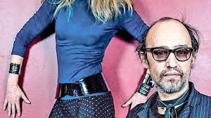 He works in marketing in the tech industry, and writes a blog, the kerrant, on policy and being a dad. Arielle Dombasle Et Nicolas Ker Demain Au Nouvel Atrium