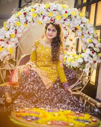 Mehndi Bride Entrance Photography By Mahasphotographyofficial Bridal Dresses Pakistan Pakistani Bridal Dresses Bridal Mehndi Dresses
