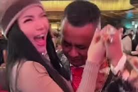 Khusyuk dansa sama Dinar Candy, mata Hotman Paris jadi sasaran salah fokus  netizen