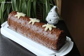 Buche Au Caramel Chocolat Et Praline Glacage Facon Rocher Nana Et Chocolat En 2020 Recettes Noel Recette Dessert Alimentation