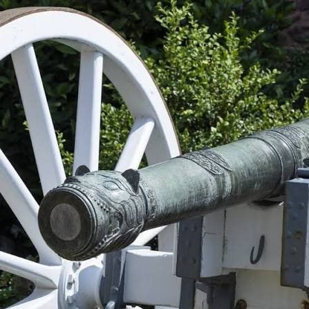 𝐓𝐡𝐞 𝐓𝐢𝐩𝐮 𝐒𝐮𝐥𝐭𝐚𝐧 𝐜𝐚𝐧𝐧𝐨𝐧𝐬 India 18th century The Tipu Sultan cannons, now part of the Islamic Arts Museum Malaysia (IAMM) collection, bear a rich and complex history intertwined with British colonial conquest.
