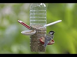 Centre d'activités d'oiseau pour très petits terrains en bois. Comment Fabriquer Une Mangeoire A Oiseaux Toute Simple Youtube