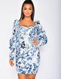 La Robe Blanche Fleurs Bleues De Carla Moreau Sur Son Compte Instagram Carlamoreau Spotern