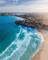 The beach lies about four miles (seven kilometres) east of sydney's cbd, in the city's eastern suburbs. Sydneys Beste Strande Tourism Australia