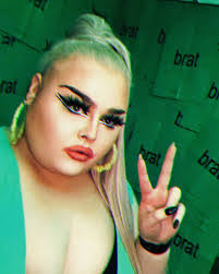 Stacy Queen's Instagram, Twitter & Facebook