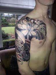 For some men and women, highly visible tattoos with the american flag are emblems of military service, or of selflessness and sacrifice that comes with being a part of the red, white, and blue. Flower Sleeve Tattoos Black And White Tattoo Ideas For Men For Girls