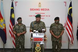 Yang hadir sama, timbalan panglima tentera darat, leftenan jeneral datuk hasagaya abdullah dan panglima medan barat tentera darat, leftenan jeneral datuk mohammad ab rahman. Anggota Td Diberi Vaksin Bermula 8 Mac Ptd Berita Tentera Darat Malaysia